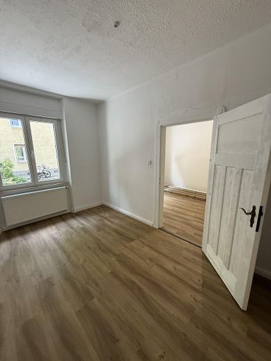 Immediate occupancy available: beautiful, renovated 3-room apartment in a great location! – Zimmer 2