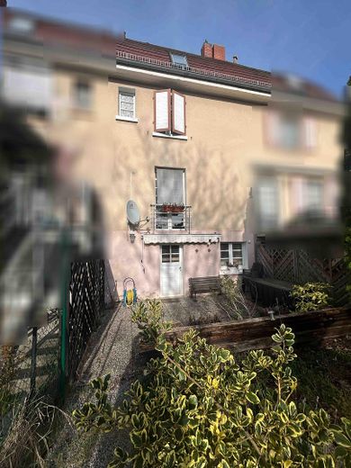 Reihenmittelhaus mit Altbaucharakter und Garten in LU-Mundenheim – Rückansicht + Terrasse