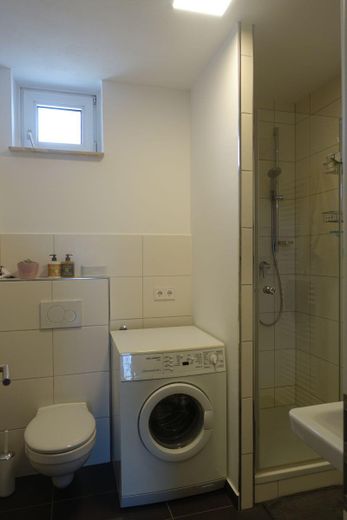 2-Zimmer Eigentumswohnung als Kapitalanlage privat zu verkaufen – Bad mit Fenster