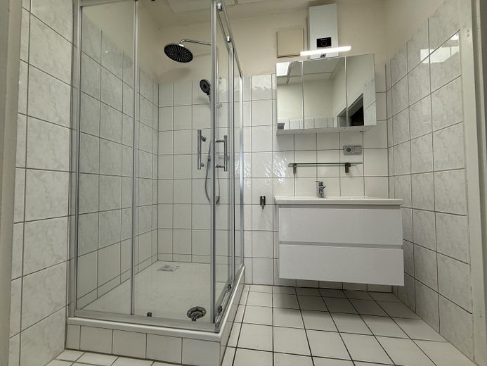 Ruhige modernisierte 2-Zimmerwohnung in Gummersbach Stadtmitte – Bad mit Dusche und WC