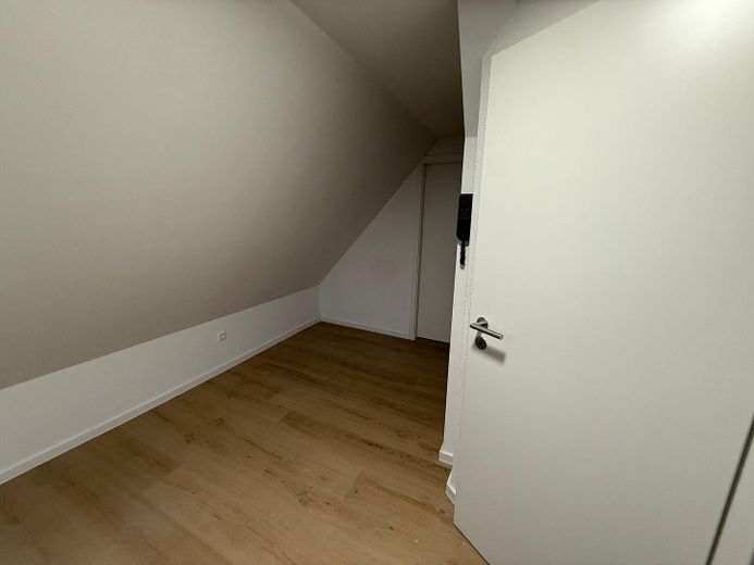Möbliertes WG-Zimmer (eigene Etage) in 4er-Frauen-WG in Heilbronn-Neckargartach – Eingangstür zur oberen Etage