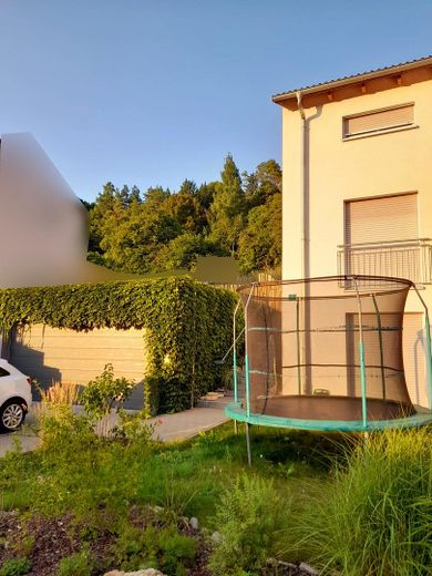Garage mit Stellplatz