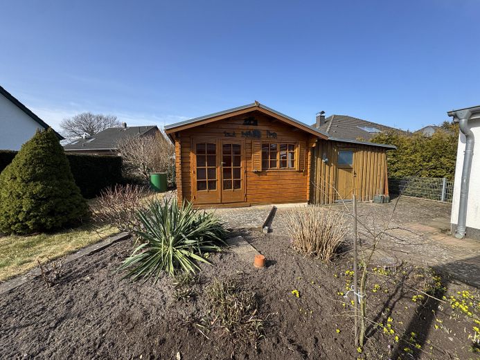 Gartenhaus mit Geräteschuppen