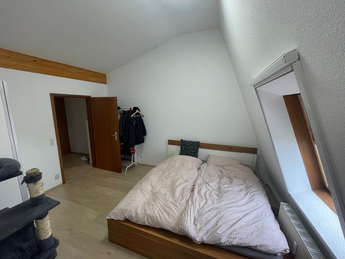 Wohnen & Arbeiten perfekt kombiniert: Helle DG-Wohnung mit separaten Arbeitsraum – Schlafzimmer