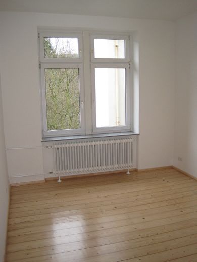 Hochwertig sanierte 3-Zimmer-Altbauwohnung (ca. 75 m²) in zentraler Lage der Weststadt! – Schlafzimmer