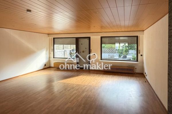 Wuppertal-Ronsdorf'ta bol alan: Büyük arsaya sahip aydınlık sıra ev – komisyonsuz!
