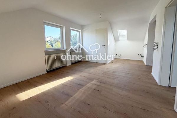 Piso de 2 habitaciones en ático, completamente renovado, con plaza de aparcamiento en Oberstenfeld