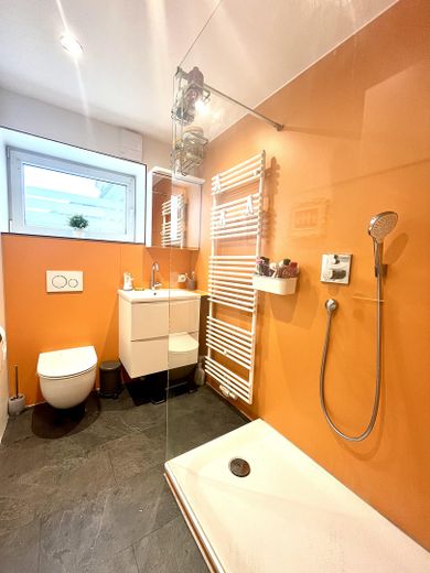 Badezimmer mit Regendusche EG