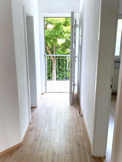 Schicke, helle 2-Zimmerwohnung zum Wohlfühlen ca. 62m² in optimaler Wohnlage – Flur mit Nische