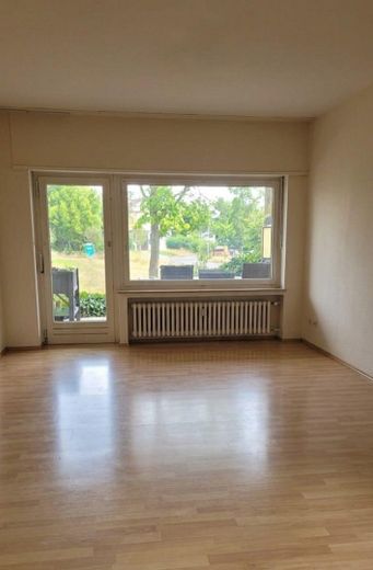 Casa bifamiliar independiente con apartamento y 3 garajes – Erdgeschoß Wohnzimmer