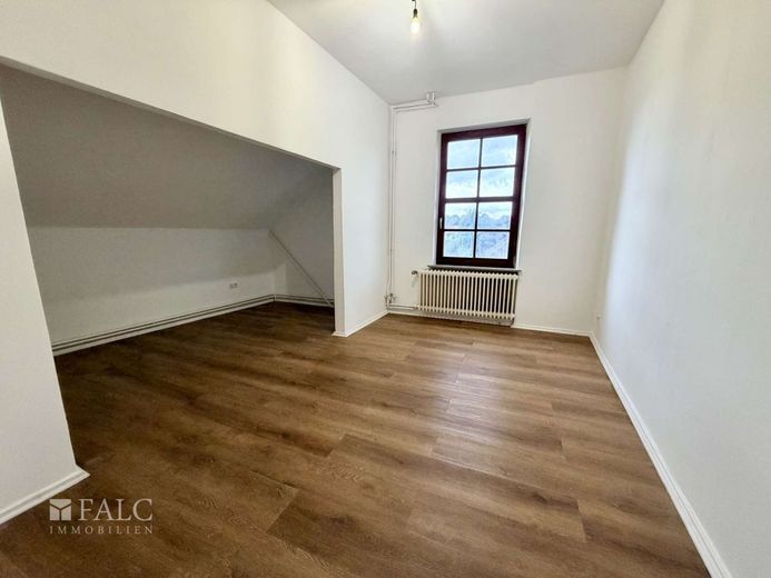Stilvoll wohnen unterm Dach - großzügige 3-Zimmer-Wohnung in Varel – Schlafzimmer