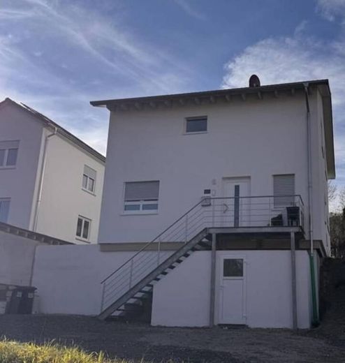 Provisionsfreies Einfamilienhaus (Baujahr 2024) mit PV-Anlage – Option auf 1,87% Kreditübernahme – Außentreppe+Abstellraum