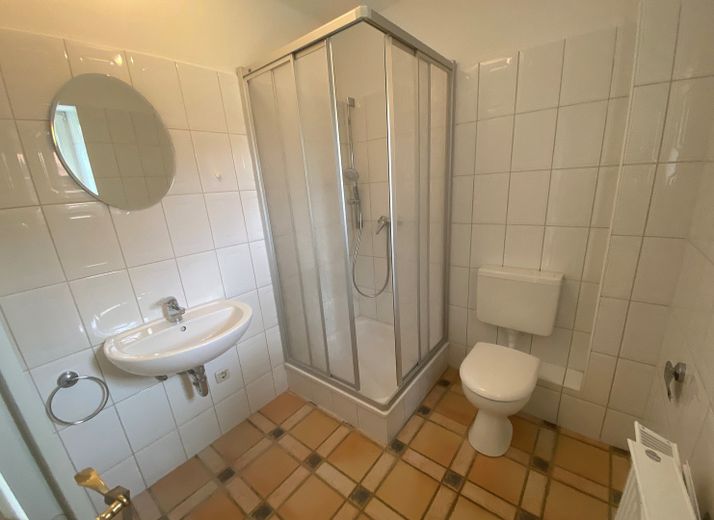 Geräumige Haushälfte auf dem Land – Gäste - WC