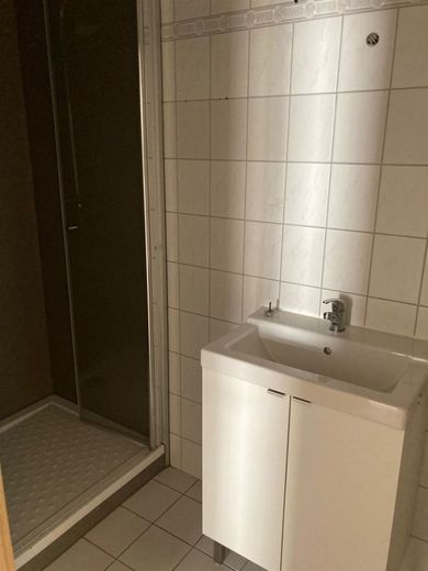 Großzügige 2-Zimmer mit Laminat, Dusche und Terrasse in ruhiger Lage! – PHOTO-2022-08-25-15-00-56