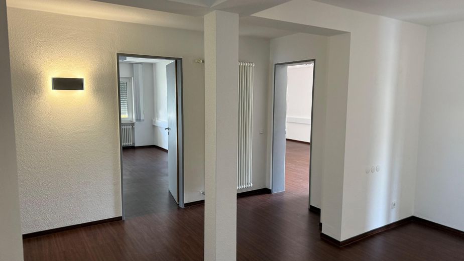 5 pojedynczych biur (metraż od 30 m²) w małym centrum biurowym, doskonała lokalizacja – bezpośrednio od właściciela – Zdjęcie 1