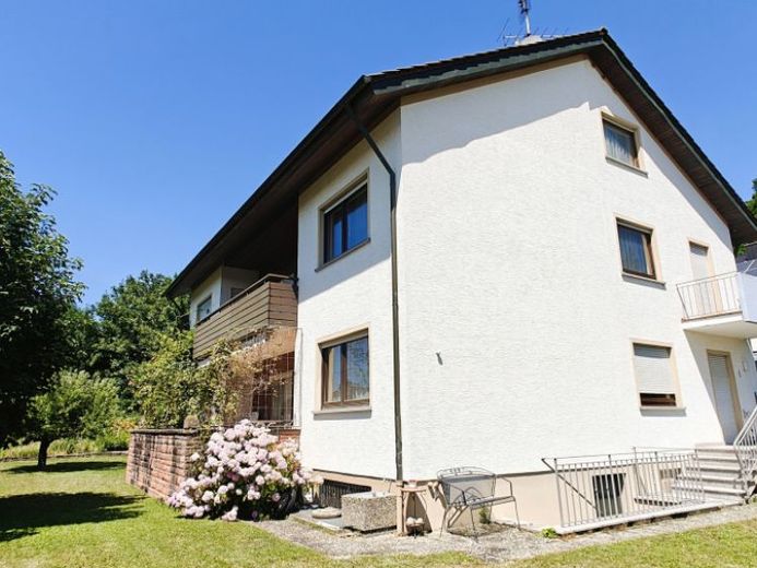 Attraktives Mehrgenerationenhaus in begehrter Lage von Lahr. Ideal für Familien und Investoren! – फोटो 1