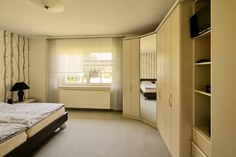Großzügiges Einfamilienhaus auf traumhaft schönem Grundstück – Zimmer 1