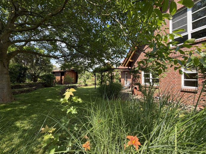 Ökologisches Architektenhaus mit Charakter - Wohnen im Einklang mit der Natur – garten