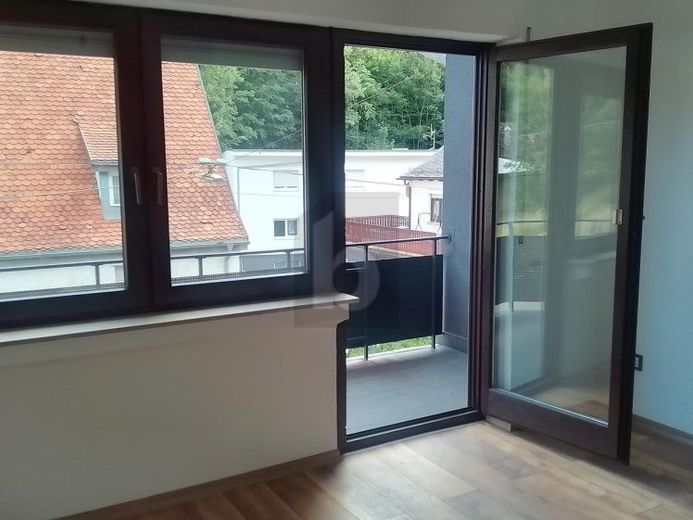 MODERN, SANIERT MIT GARTEN FÜR GR. FAMILIE – फोटो 1