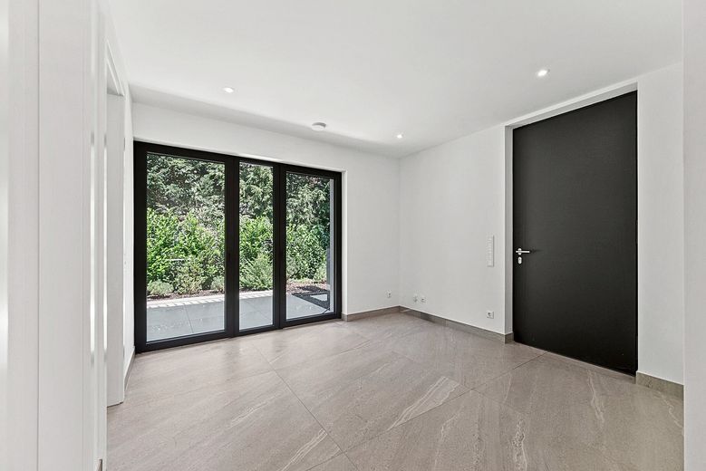 Einladendes Foyer mit Terrasse