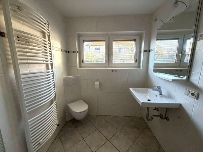 Bonita casa adosada con garaje y jardín * en Schweinfurt – Bad