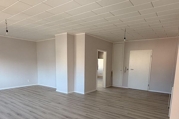 Apartamento modernizado de 4,5 habitaciones y 126,5 m² con balcón en Römerberg - Mechtersheim