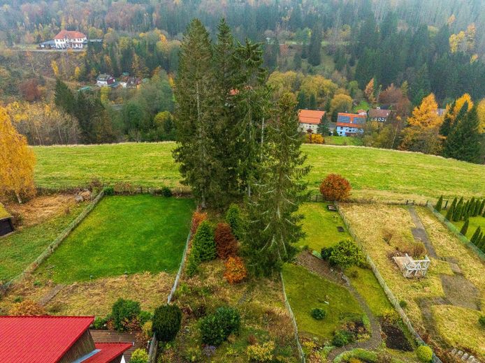 Talblick mit Garten