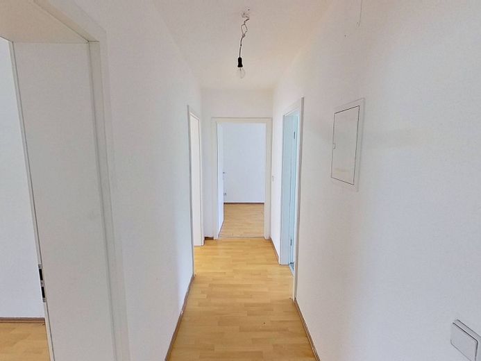 Minden-Dankersen: Odnowione mieszkanie 3-pokojowe z BALKONEM – Flur