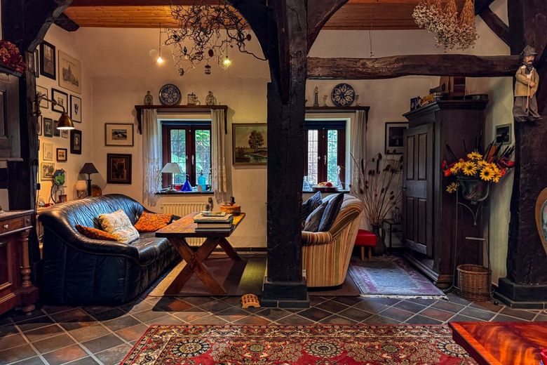 Wohnen im Denkmalschutz 6 Zimmer Reetdach Fachwerk Bauernhaus mit Gästehaus &amp; Scheune in Stuhr – Wohnbereich