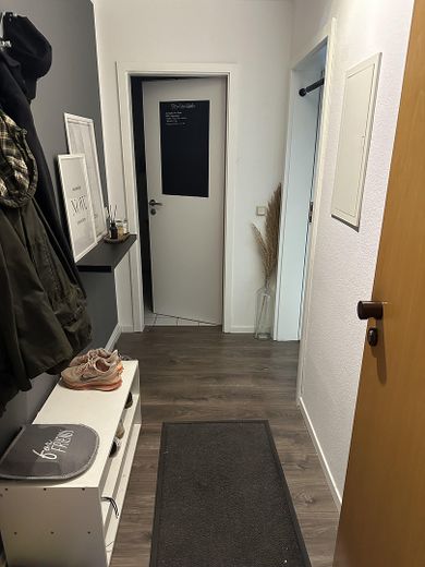 Luminoso apartamento de 2 habitaciones con amplia zona de estar y plaza de garaje subterráneo en Witten Annen – Flur