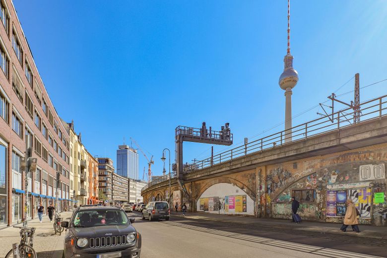 Hackescher Markt: merkezi konumda, huzurlu ve yeşil – Dircksenstraße