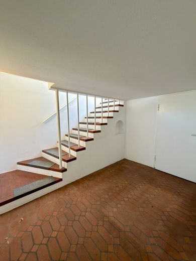Absolute Rarität: Bungalow in Schildgen mit 6.612 m² Grundstück in direkter Waldrandlage – Eingangsbereich/Flur im EG