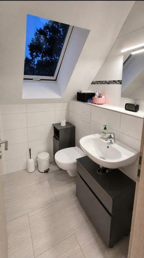*Neuwertig & Zentral*: Geräumige 4-Zi.-Wohnung mit Balkon & Gäste-WC in Westerbeck – Gäste-WC