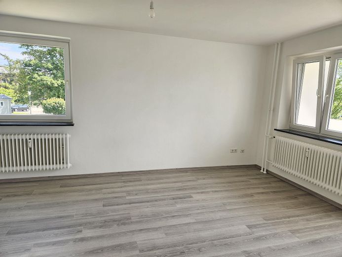 Appartement spacieux et ensoleillé de 3 pièces – Wohnzimmer 