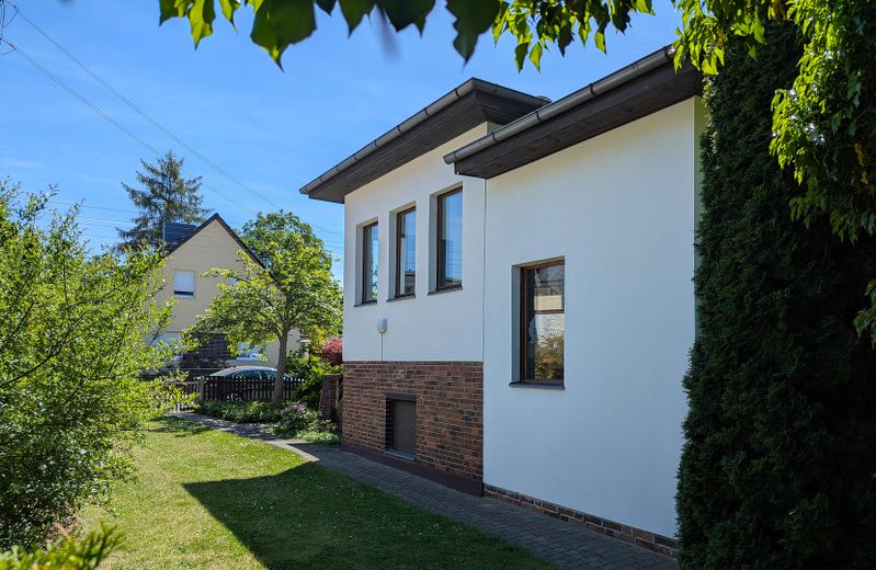 Provisionsfrei: Gepflegte DHH in Top-Lage Biesdorf – 160m² Gesamtfläche – Seitenansicht 2026
