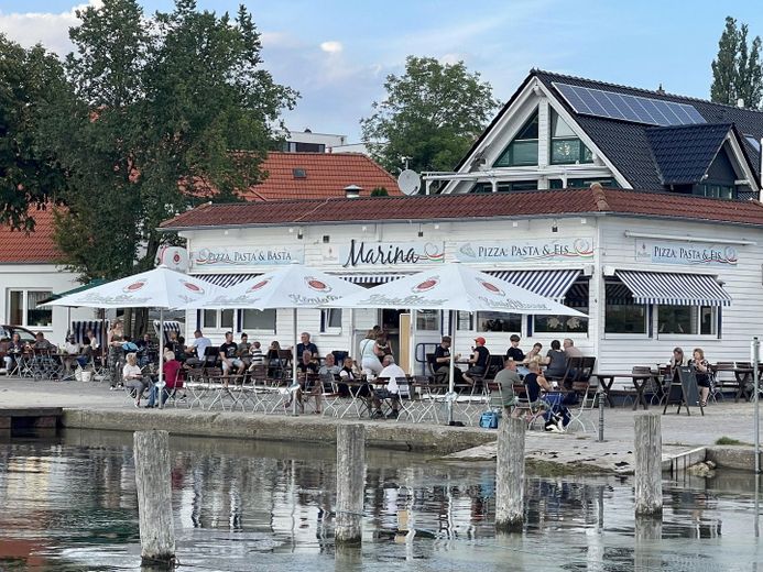 Italiener am Hafen