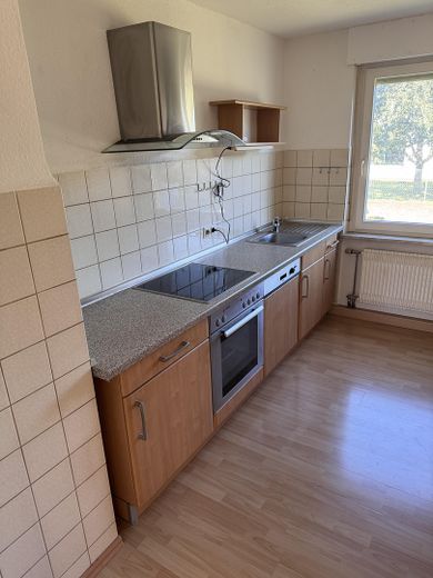 Tanie 3-pokojowe mieszkanie (ok. 63 m2) z aneksem kuchennym w spokojnej lokalizacji mieszkalnej Lichtenau! – Küche