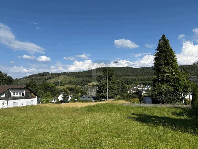 IDYLLIC RESIDENTIAL LUCK WITH WONDERFUL FAR-REACHING VIEWS – Photo 1