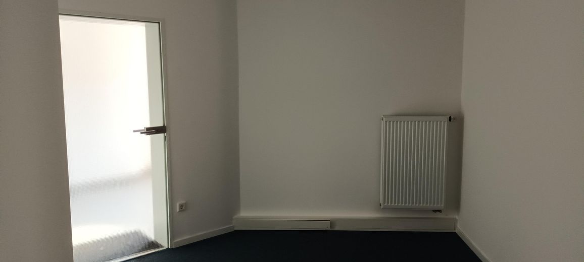 Helle Büro-/Praxisräume in verkehrsgünstiger Lage – Empfang