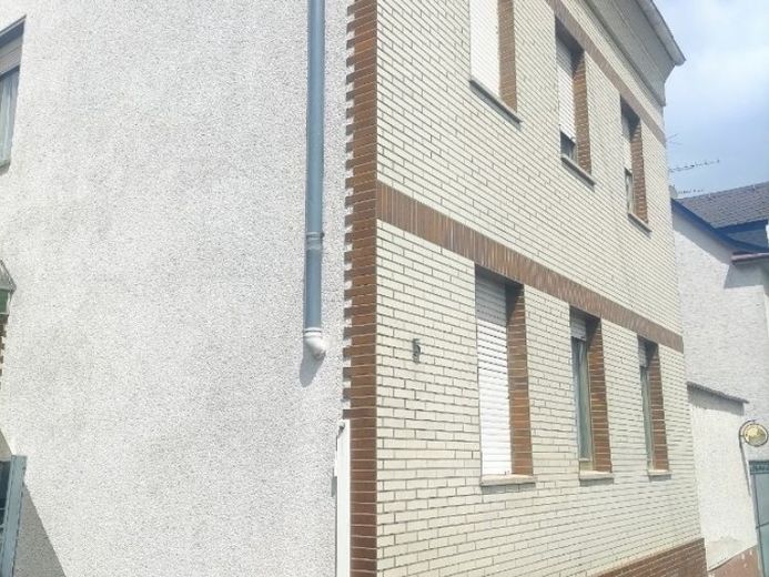 Immobilie mit 3 Wohnungen in Kettig zu verkaufen. – Foto 1