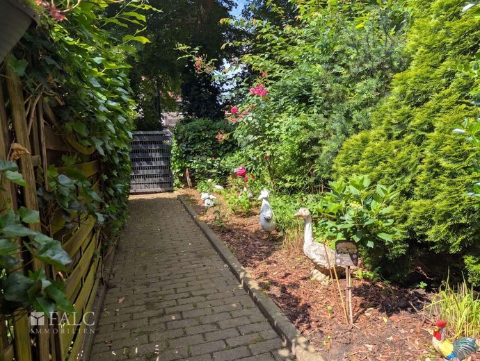 Grundsolides 9-FH in GE-Ückendorf: Hoher Cashflow &amp; massive Mietreserve bei 822 EUR/m² – Garten Weg 2