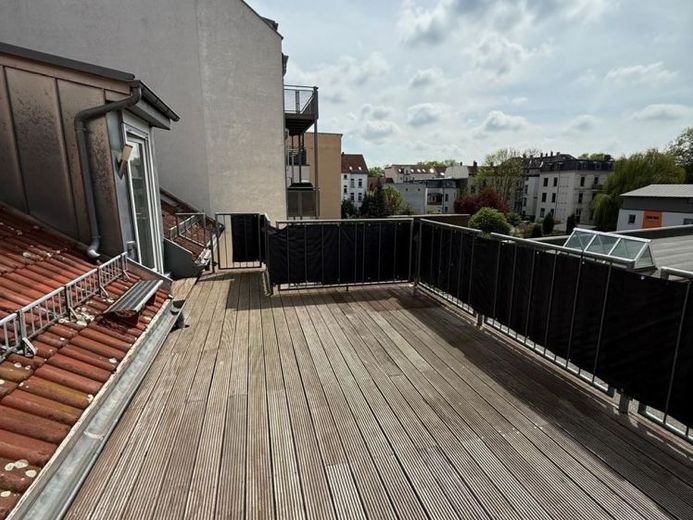Große Maisonette 3-Zimmer Wohnung mit Laminat, Garage und Dachterrasse in guter Lage – Foto 1