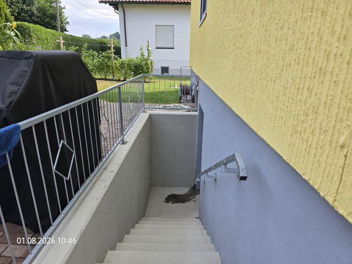 Casa unifamiliar bien cuidada con luminoso apartamento abuhardillado – Foto 3