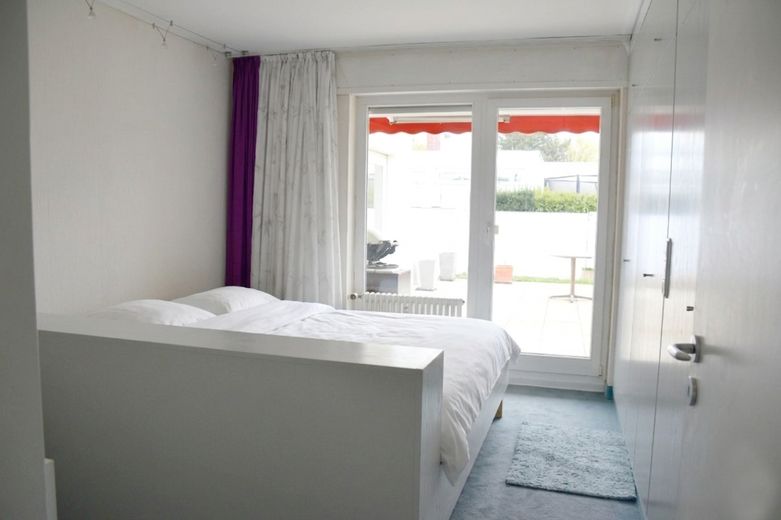 **RESERVIERT** Architektenbungalow + Einliegerwohnung + separate Büroeinheit in Feldrandlage von DA-Arheilgen – Schlafzimmer mit Terrassenzugang