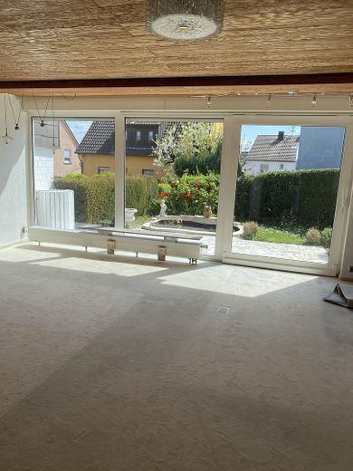 Casa a schiera di testa in posizione residenziale tranquilla a Untereisesheim – Wohnzimmer Zugang Garten 