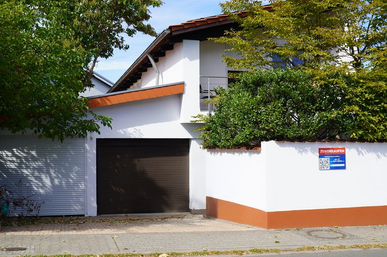 Villa en ubicación privilegiada de Wo-Herrnsheim con gran jardín A + – Einfahrt Doppelgarage