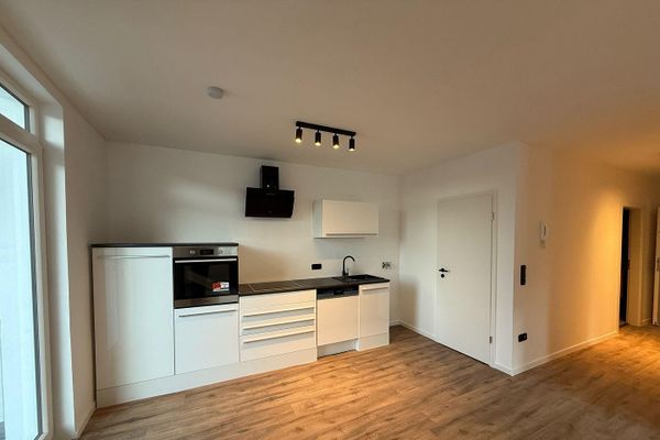 Beautiful 3-Room Apartment in Hof with Balcony and Kitchen