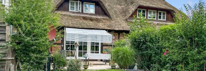 Gepflegtes Reetdachhaus (Bj. 1997) mit großem Garten und Garage – für Käufer provisionsfrei!