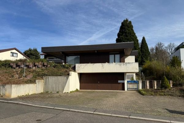 Tolles Einfamilienhaus mit genehmigtem Umbau zur Luxusimmobilie in Bestlage !