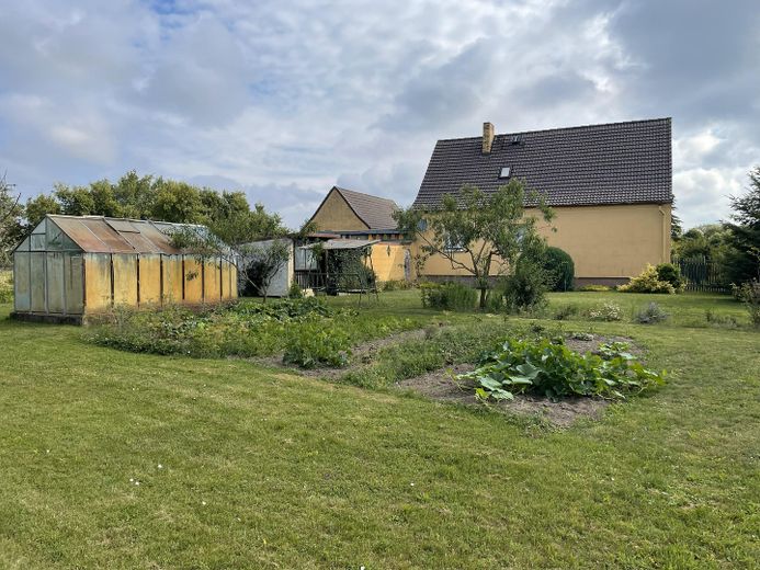 Garten und Wohnhaus Südseite